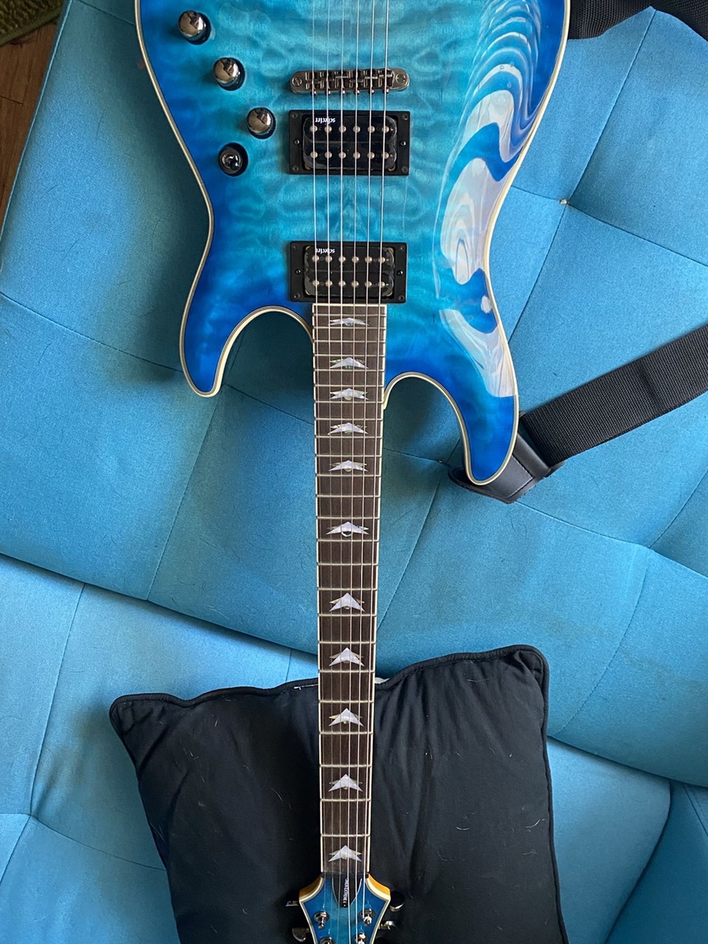 Schecter Guitar • Omen Extreme 6 (QUILTED BLUE BURST)