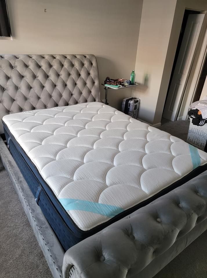 Queen Dreamcloud Premier Mattress for Sale in Tulsa, OK OfferUp