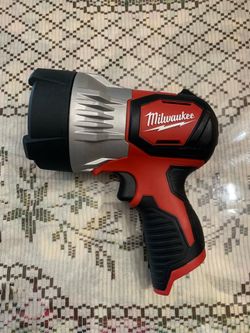 Milwaukee M12 Spot Light