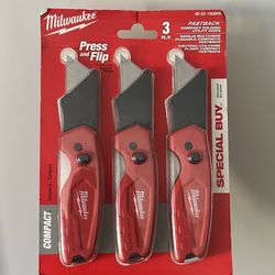 Milwaukee Compact Folding Utility 