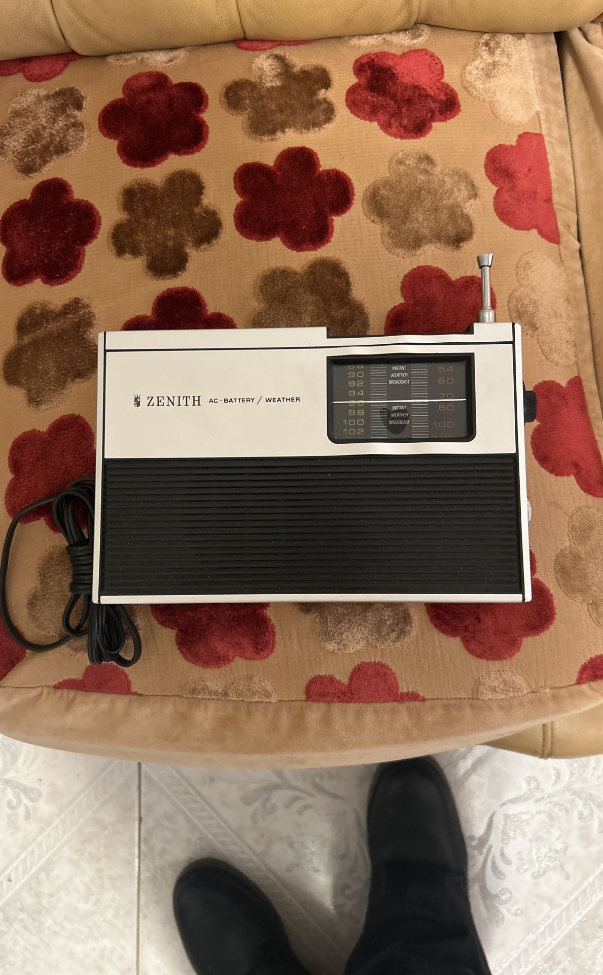 Vintage Zenith Radio Weather Service Fm A.M. Tested Works Good.