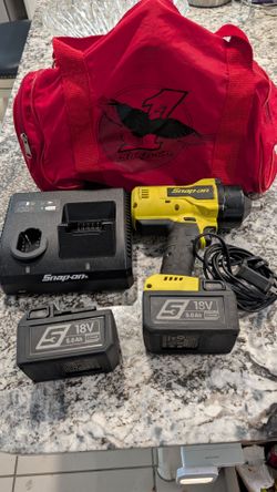 Snap-On CT9050HV 1/2"Dr Impact Wrench w/ (2) CTB185 Batteries and CT131 Chrgr