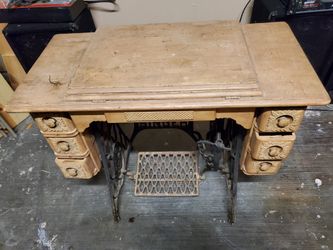 Singer sewing machine Antique