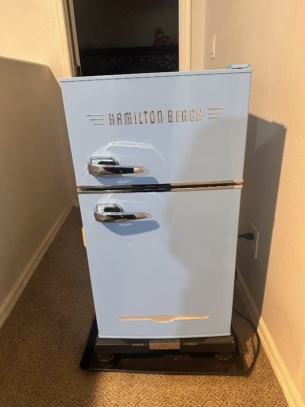 Hamilton Beach Retro Mini Fridge