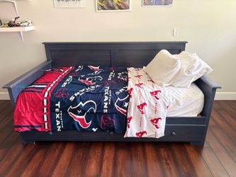 Daybed with Storage
