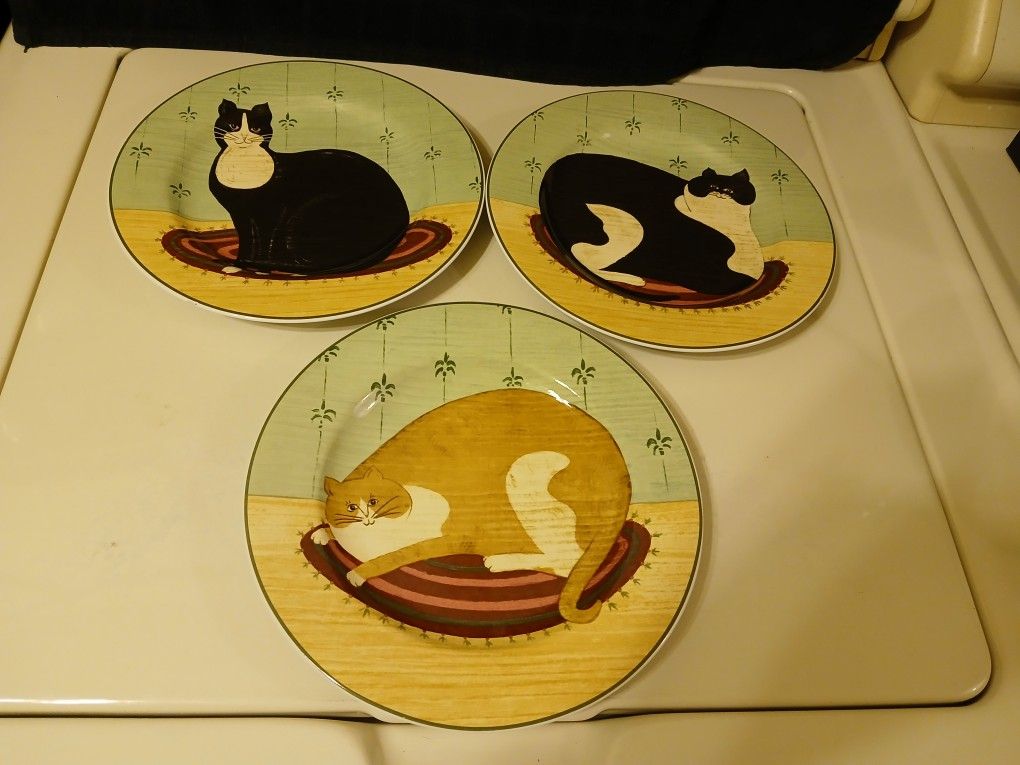 Vintage Warren Kimble Sakura Cat Collection Stoneware 8-in Plates. Minor Chip As Noted In Photo On One Plate. Dishwasher And Microwave Safe.