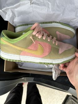 Nike Dunk Low Se Sun Club for Sale in Lombard, IL - OfferUp