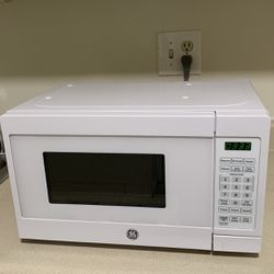 GE JEM3072DHWW 0.7 Cu. ft. Countertop Microwave Oven, White