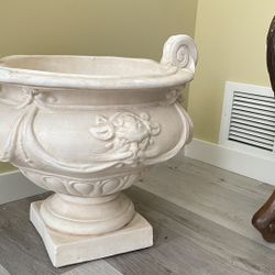 Gorgeous Planter For Out Doors Made Of Heavy Duty Materials