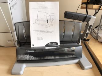 Swingline heavy duty hole punch