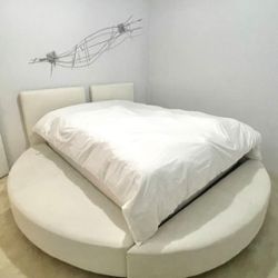 Beautiful Queen Size Bed With Mattress 