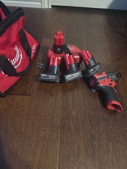 Milwaukee M12 batteries and Drill