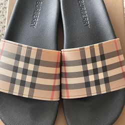 Burberry Sandals/ Bucket Hat 