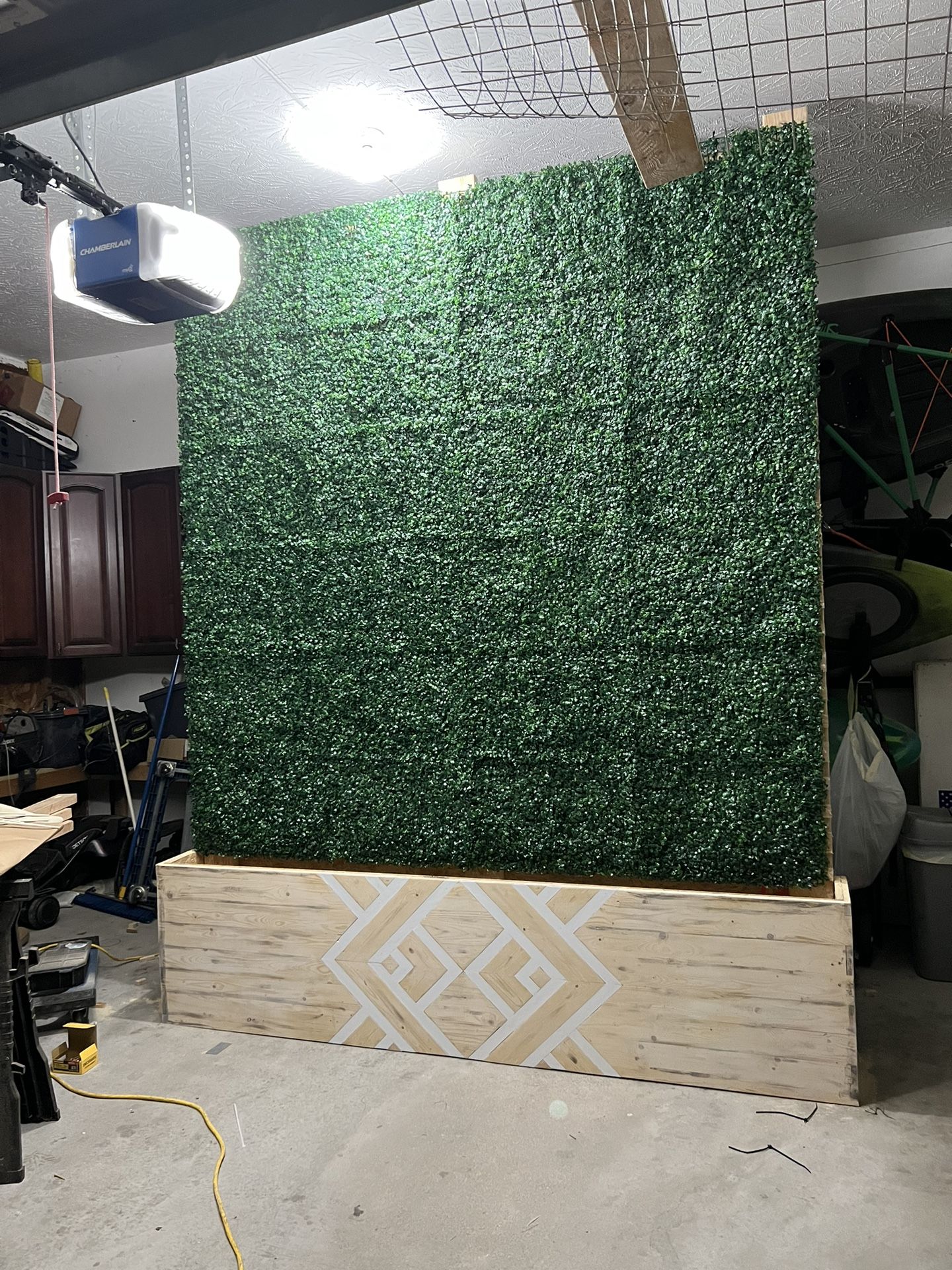 11.5’ Boxwood Backdrop With Base