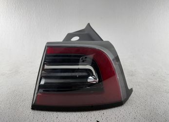 RH Tail Light for Tesla Model Y 2020-2024  3 PIN  1502087-00-D A252 OEM