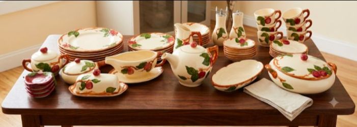 1940s Franciscan apple pattern made in California stamp. Made in USA. Hand-painted