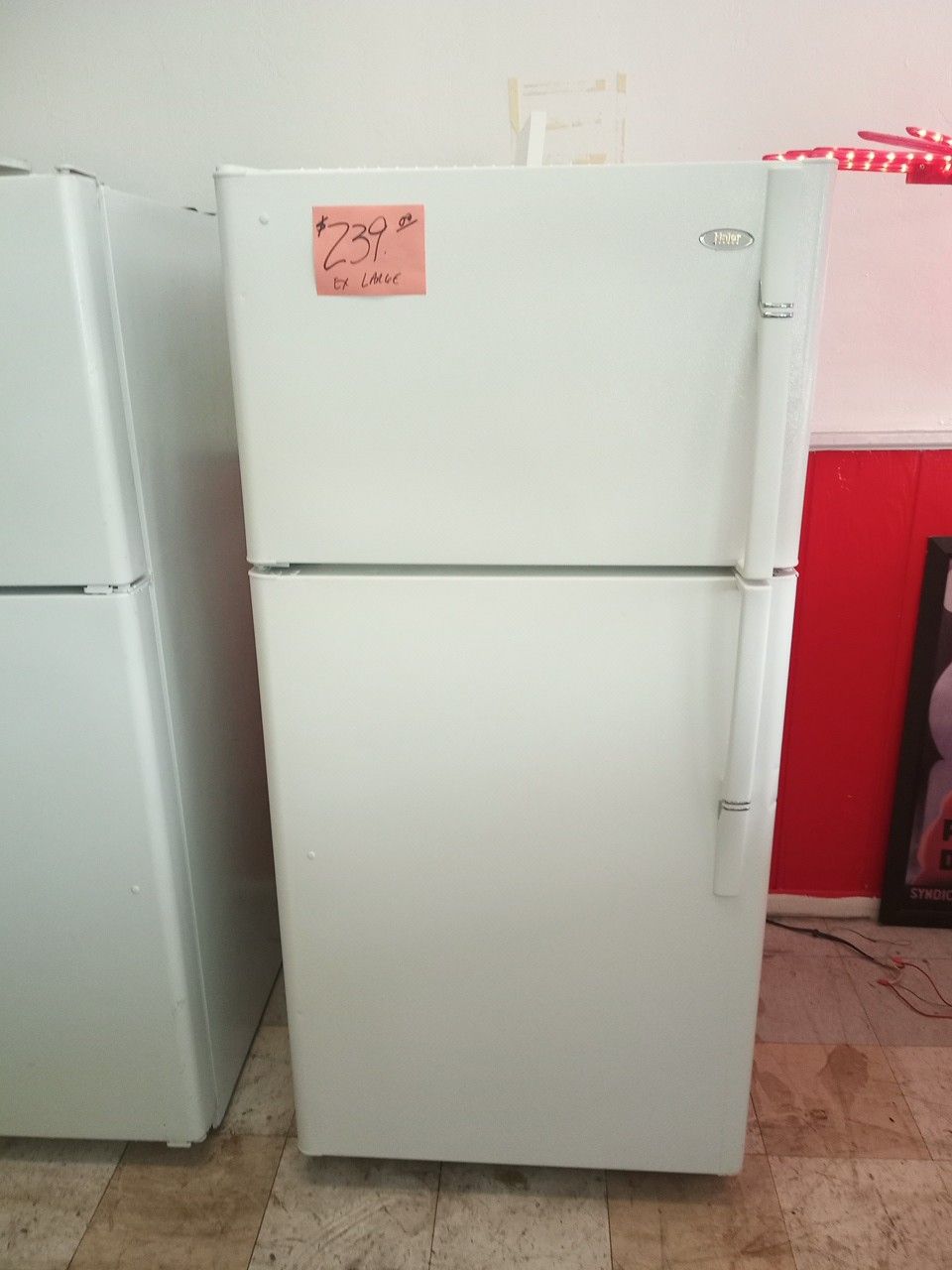 White Refrigerator ex large works great excellent condition . Warranty . Delivery available . 2203 Fowler st. Ft. Myers 33901