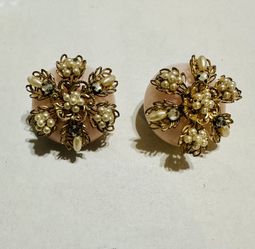 Vintage 50’s Pearl Gold Tone Clip Earrings 