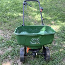 Scott’s Turf Builder XL