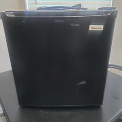 Break Room Magic Chef Mini Fridge