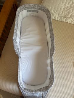 Portable travel baby bassinet