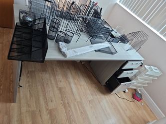 Single desk