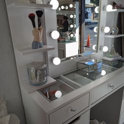 Beautiful vanity for makeup 