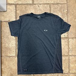 Oakley O Logo Athletic Wicking Shirt Size Large CA35460 RN96548