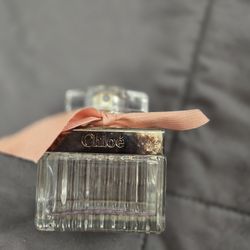 Chloé Rose Tangerine Eau de Toilette – 50ml / 1.6 fl oz
Lightly used – 95% full