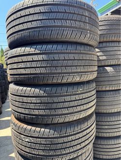Vendo set de llantas 215/55r17 sentury en perfectas condiciones de vida
