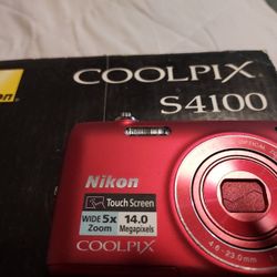 Nikon Coolpix S4100  With Camera Case Never Used Asking $90