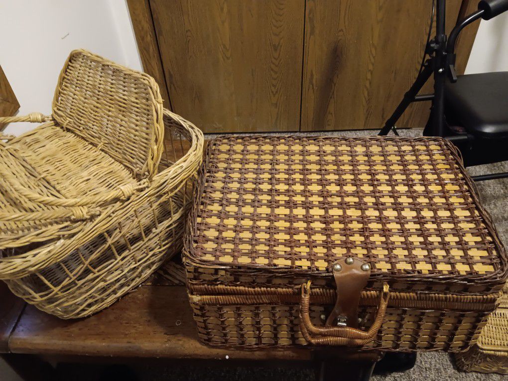 Wicker Baskets Including Large And Small Picnic Baskets