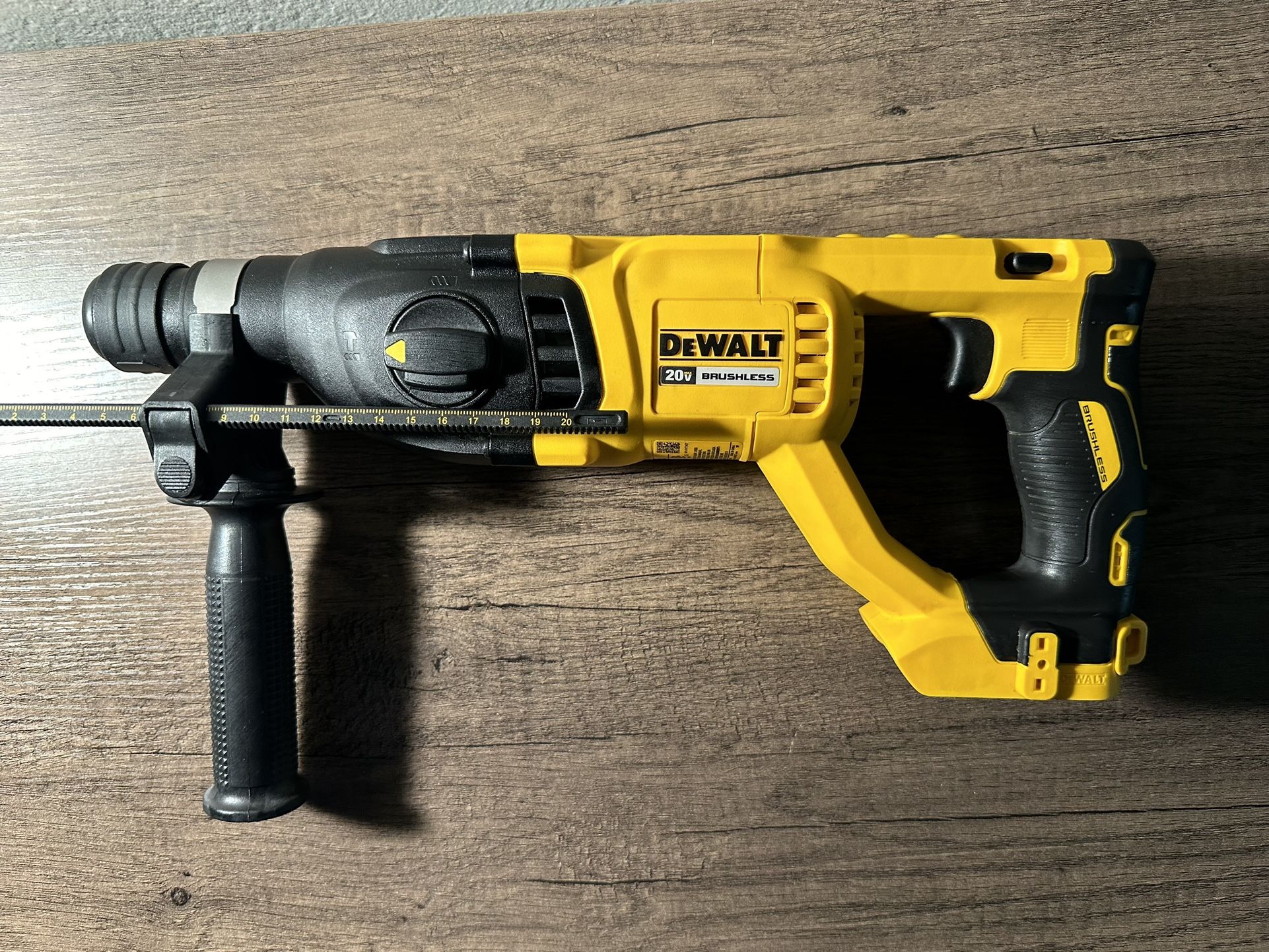 dewalt 1inch SDS plus D-handle concrete and masonry rotary hammer 