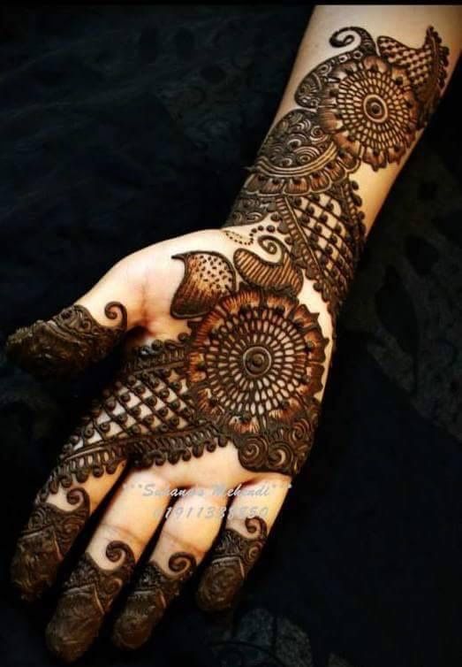 Henna tattooing