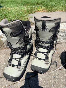 Snowboard boots