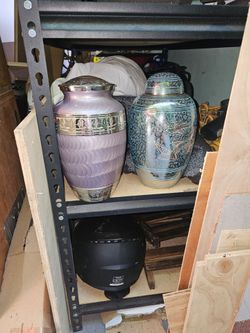 Ash urns