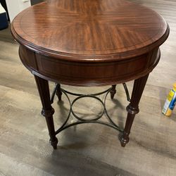 Elegant Round Accent Table – 24” – Wood Veneer Top with Decorative Metal Base