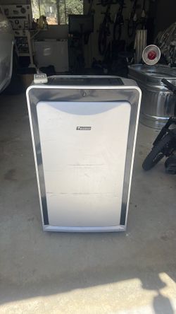 Everstar Rolling Portable Air Condition Unit with Remote