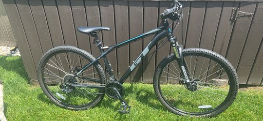 GT medium adult bike