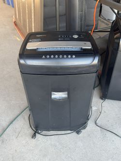 Amazon Basics Paper Shredder