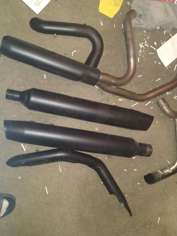 Vance & Hines Black Muffler And Exhaust System Harley Davidson