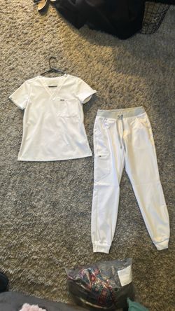 FionExtra optic white Figs scrub set
