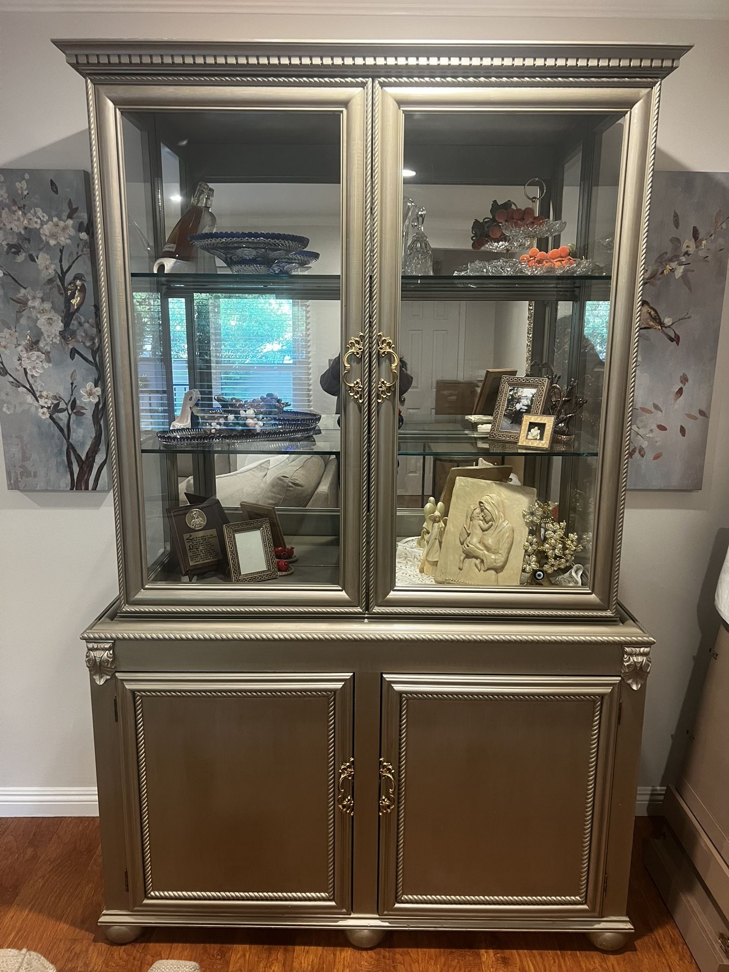 China Cabinet With Light Inside