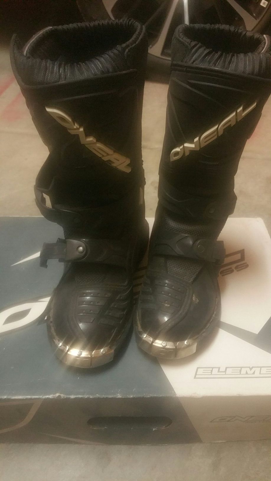 Kids boots size 2. Use one time.