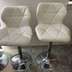 4 Modern Barstools (2 White)