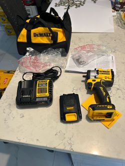 New Dewalt 20v MAX ATOMIC Lithium Ion cordless 3/8 Impact comes with charger and battery asking $250