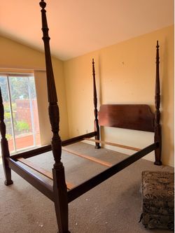 High-end traditional mahogany poster bed