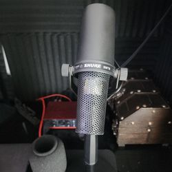 SHURE MIC SM7B