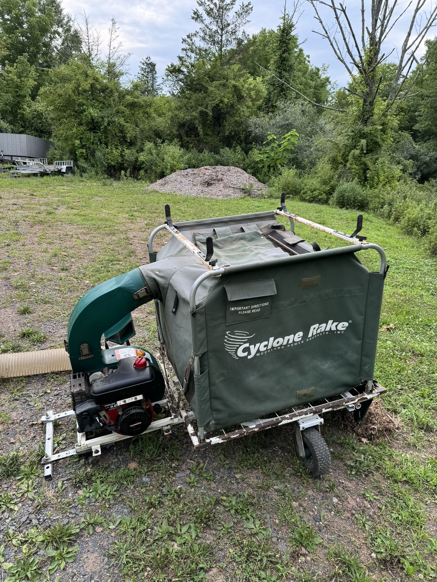 Cyclone rake leaf vacuum