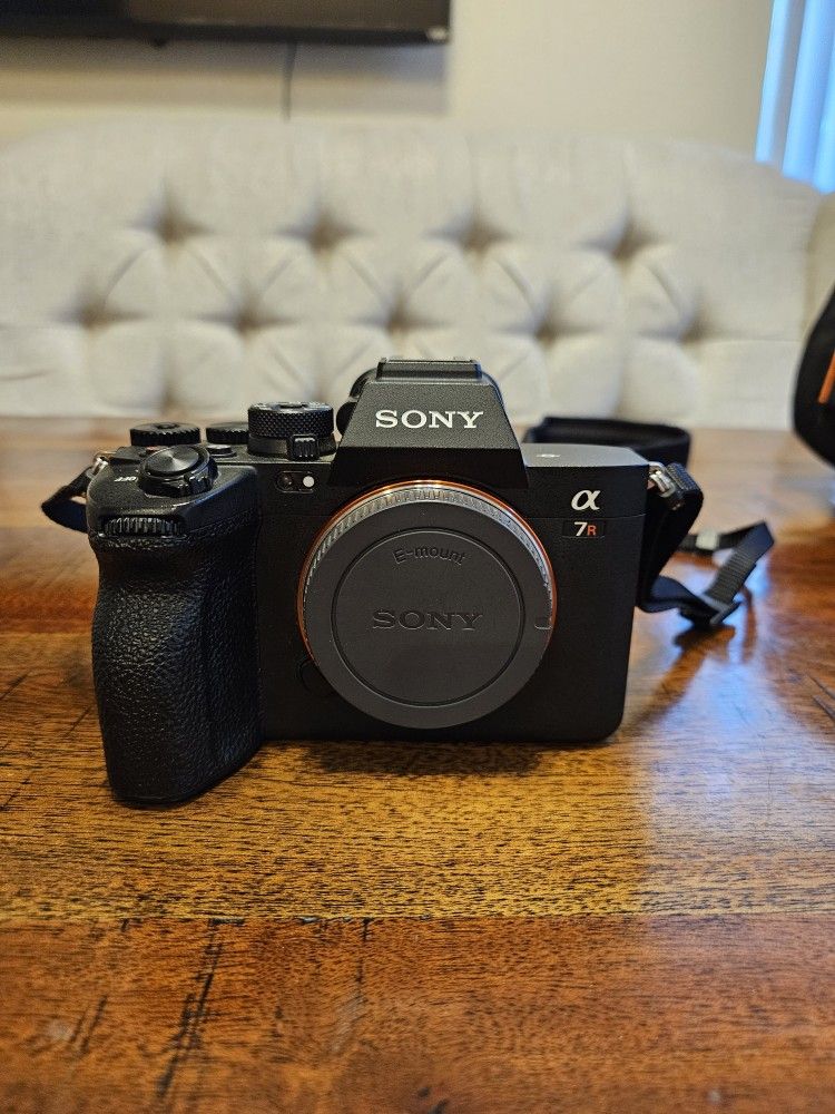 Sony Alpha 7R V Full-frame Mirrorless Interchangeable Lens Camera (a7rv a7r5)